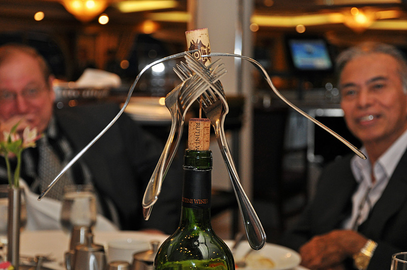 Possibly the coolest waiter trick ever